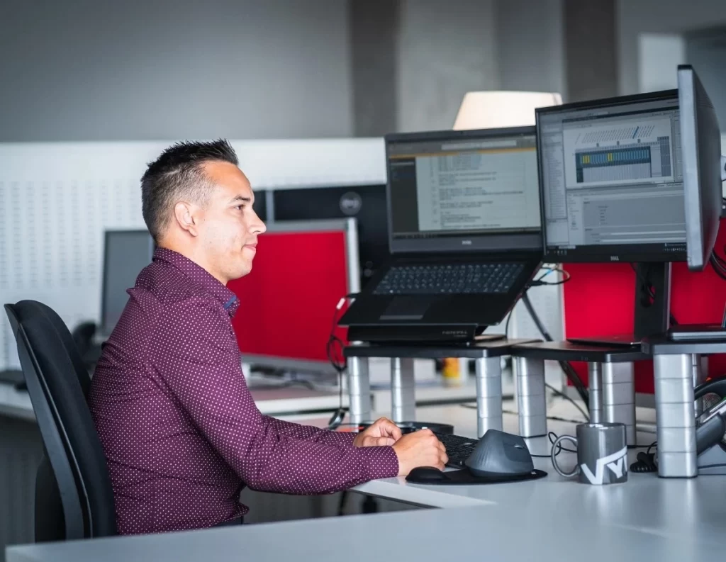Vynckeneer working in the office